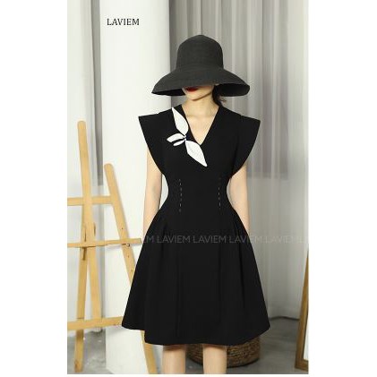 Đầm đen nhún eo Lani