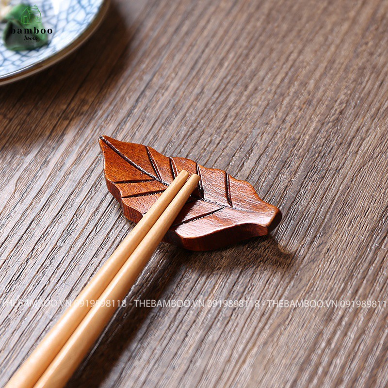 Kê đũa gác đũa gỗ hình chiếc lá THE BAMOO trang trí bàn ăn kích thước 6.5cmx3x1cm