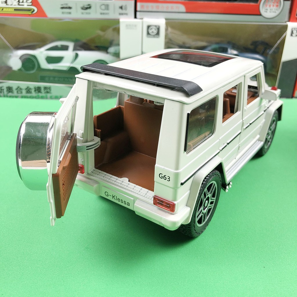 Xe ô tô mô hình Mercedes Benz AMG G63 tỉ lệ 1:24 chất liệu hợp kim cao cấp, có đèn và âm thanh