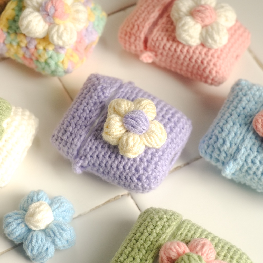 Ốp Case Airpods bằng len bông hoa handmade hợp mang đi chơi Tết 2022 Nhâm Dần ✨