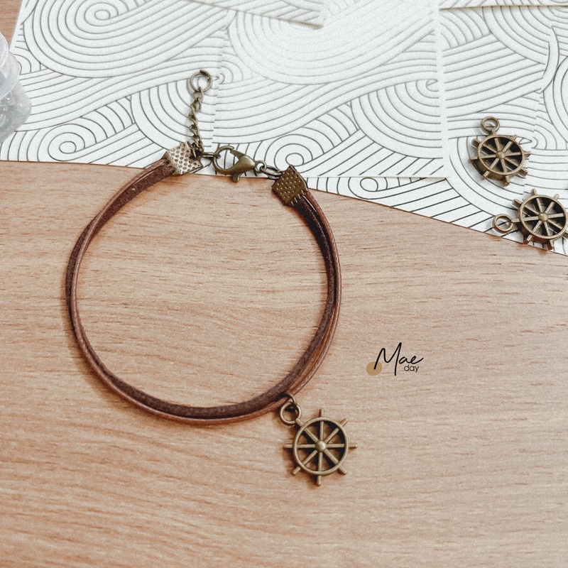 Vòng tay Yuma - Vòng da mix charm bánh lái, hoa cúc daisy