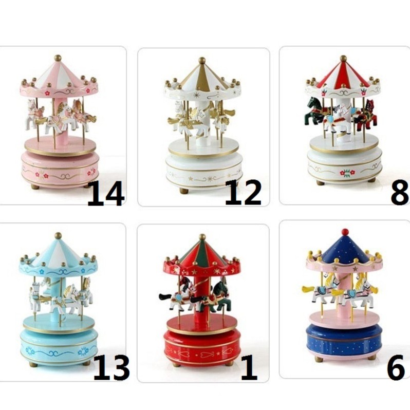 Hộp nhạc giáng sinh vòng xoay 4 con ngựa gỗ kiểu dáng dễ thương