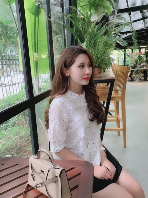 Bán sỉ áo trắng thô ren lỗ công sở