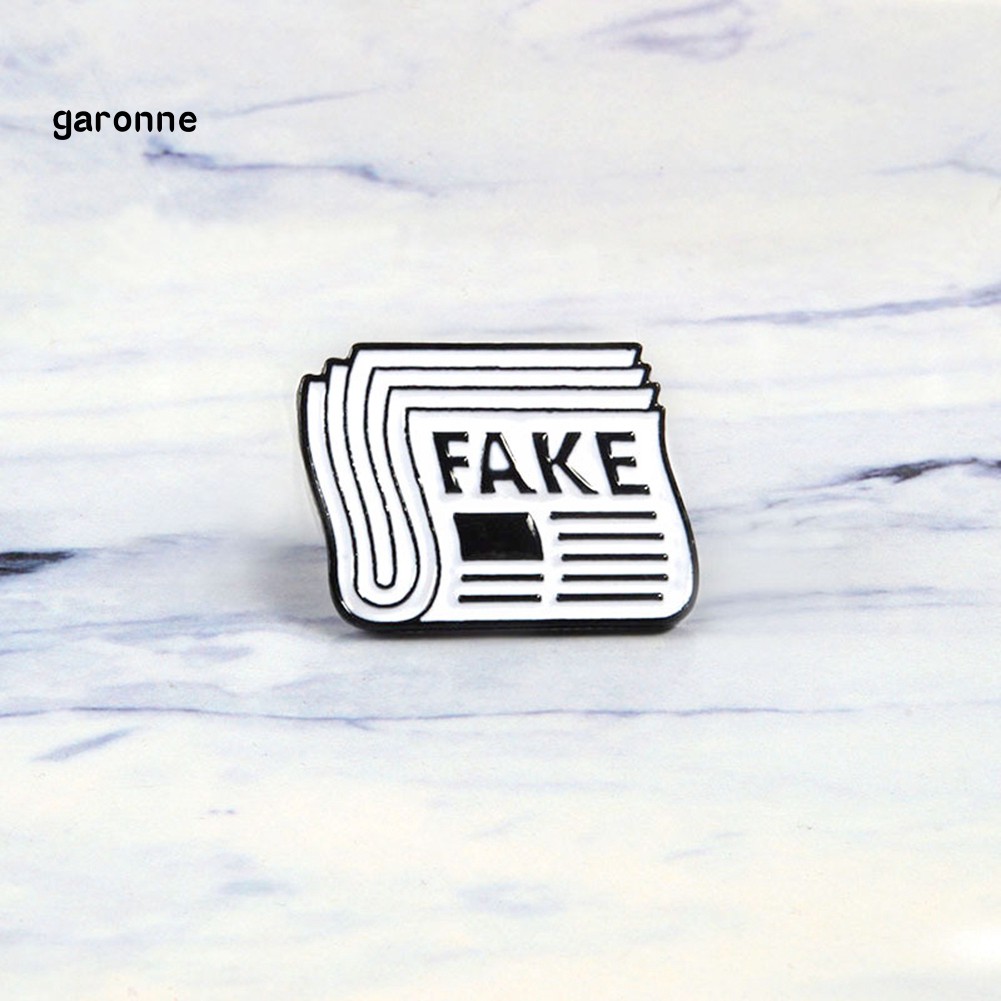 Ghim cài áo tráng men hình tờ báo in chữ Fake