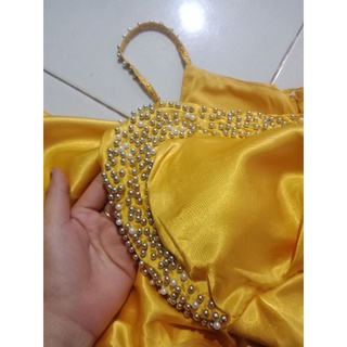đầm thiết kế lệch vai