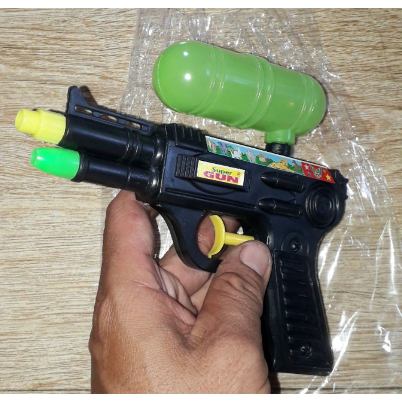 Một cây SúngNước 2 nồng 999 dài 18cm bằng nhựa có bình tiếp nước