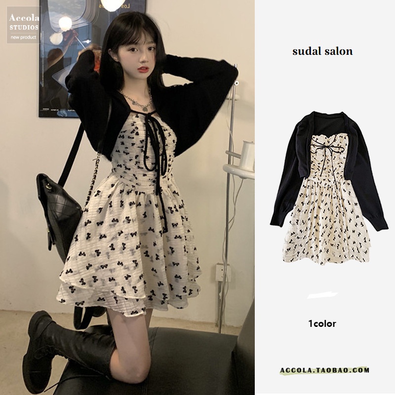 Set váy tiểu thư xòe và áo cardigan đen