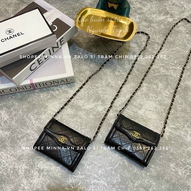 Túi Đeo Chéo Nữ Mini Đẹp Da Bóng Logo Vàng 13cm không vừa điện thoại