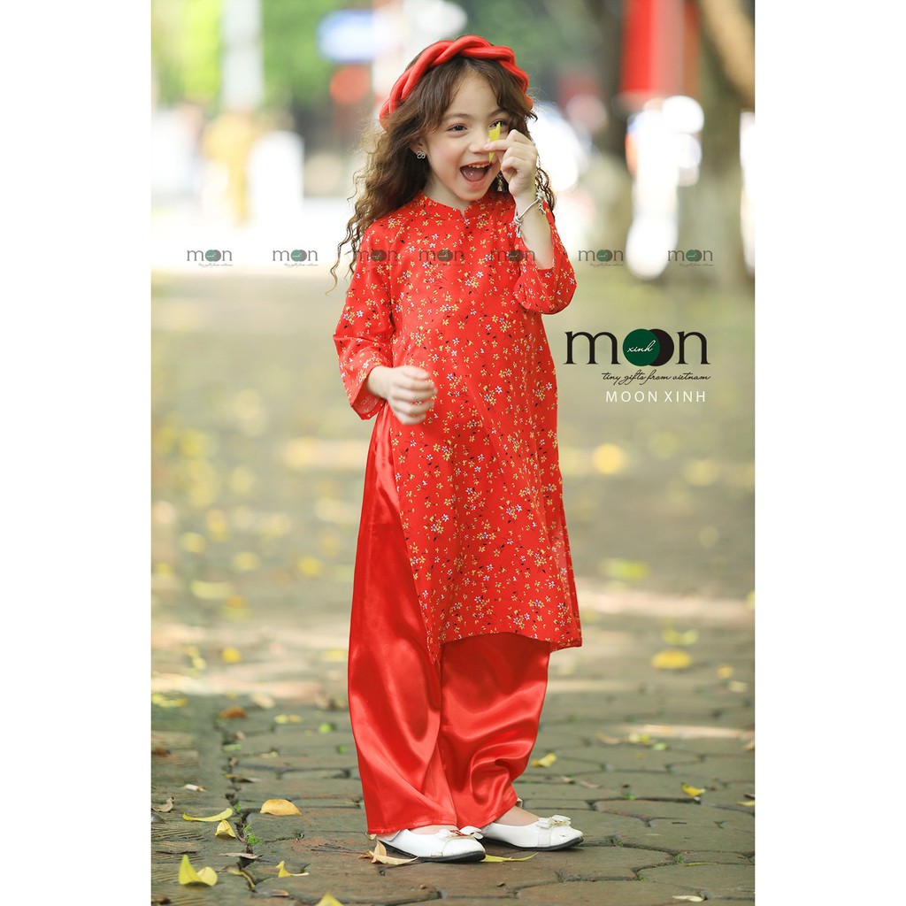 Áo dài bé gái dáng truyền thống màu ĐỎ Mã VNS 328 của Moon Xinh - Chất lụa in hoa nhí đỏ - Thoáng mát, sóng vải, ít nhàu