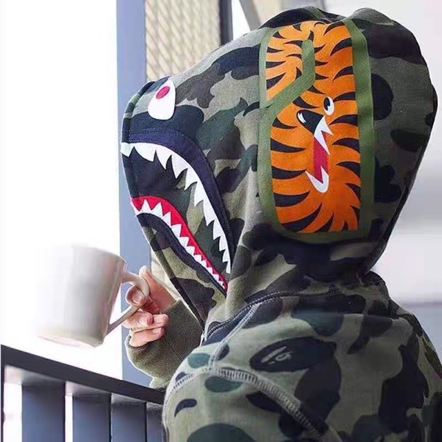 Áo cá mập BAPE hôdie. Note màu và size giúp shop nhé ❤️