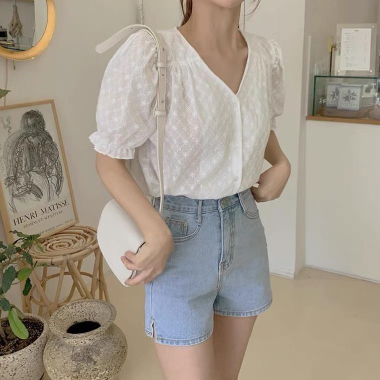 Áo kiểu nữ đẹp A.212, áo kiểu nữ cộc tay cổ V họa tiết ren hoa nhẹ nhàng | BigBuy360 - bigbuy360.vn
