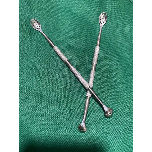 thìa lấy nhân mụn