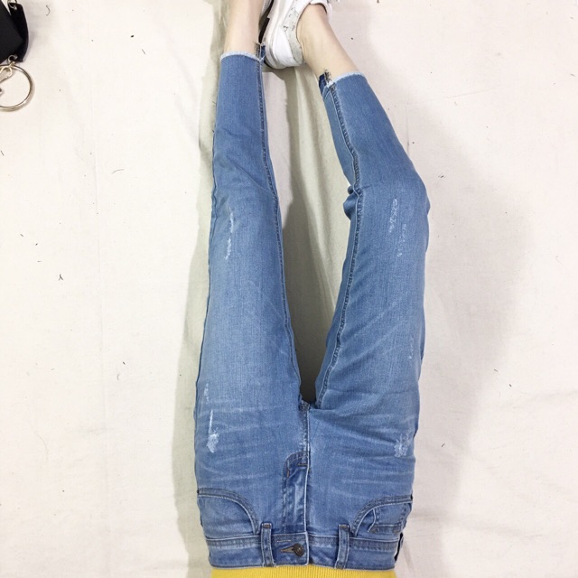 Combo jean và áo thun nhẹ mát