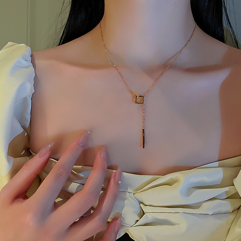 Dây chuyền nữ chất liệu titan không gỉ không phai màu mặt vuông đơn giản trang sức titan thời trang mẫu mới 2022