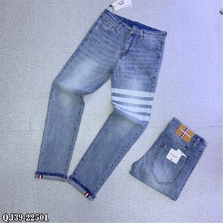 Quần jean Thom xanh rách gối dập 4 vạch kẻ trắng