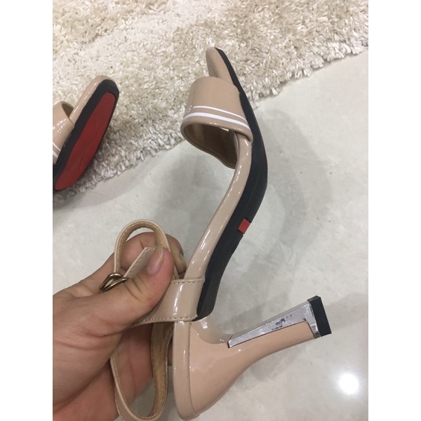 Giày si y hình mới cao