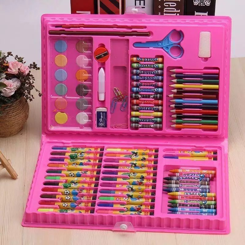 Hộp bút màu loại tốt cho bé tập tô, tập vẽ gồm có 86 chi tiết đủ món bút tô, bút chì, bút sáp, phấn