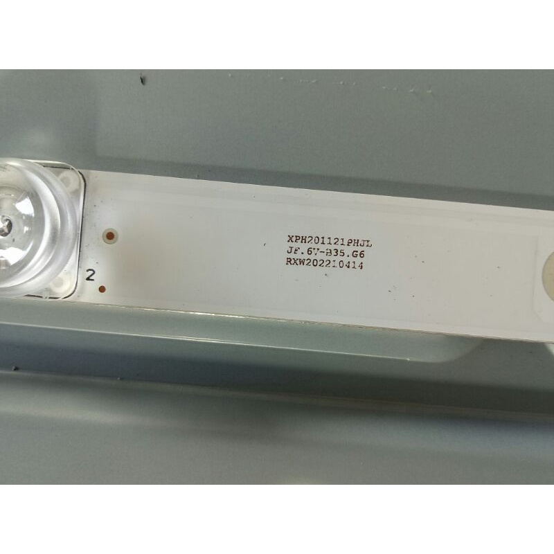 Bộ Led TCL L40S62 củ do TiVi hư màn 3 thanh led sáng ok hết,8 bóng 1 thanh,mã Led xem trên hình.a,em cần thay khách..