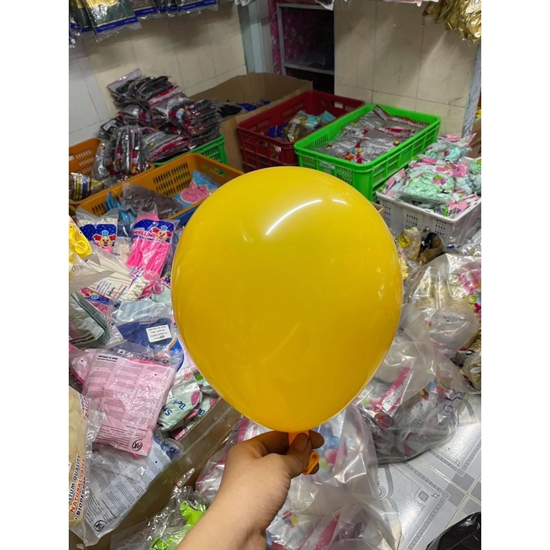Bóng tròn màu vàng nghệ