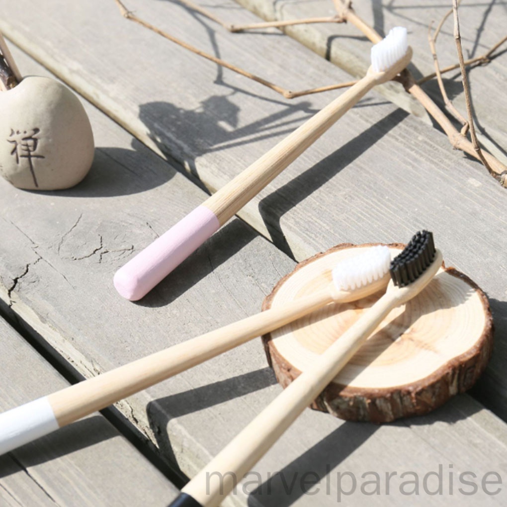 [Hàng mới về] Bàn chải đánh răng than tre lông mềm có tay gỗ thiên nhiên đơn giản