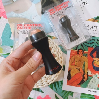 Cây lăn hút dầu Revlon - đủ bill