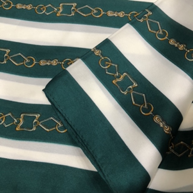 Khăn turban lụa vuông cao cấp choàng cổ size 70x70cm thanh lịch đa năng dùng làm áo yếm in dây xích