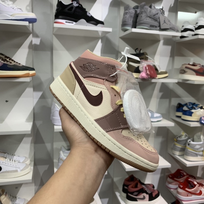 Giày J.D.1 mid trà sữa