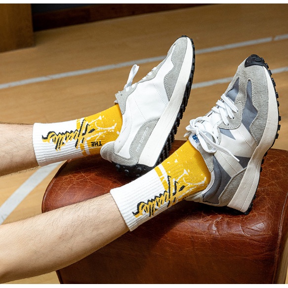 Vớ cao cổ vẩy mực Nam Nữ phong cách trẻ trung, năng động.