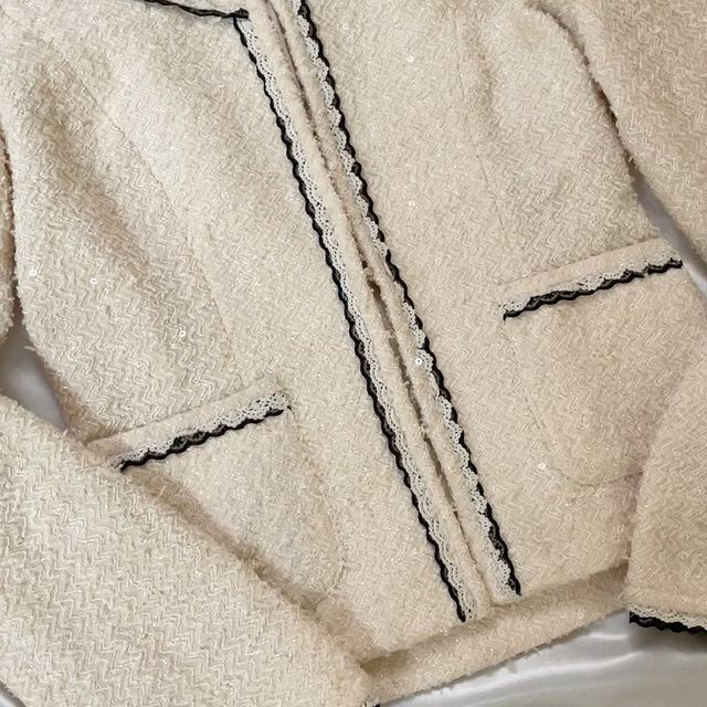 Áo khoác tweed siêu tiểu thư màu kem