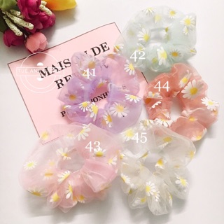 Scrunchies hoa cúc trend 2020