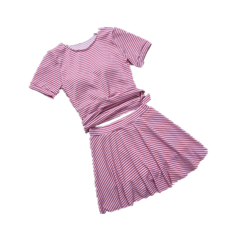 Bộ đồ bơi 2 mảnh kiểu dáng xinh xắn dành cho bạn nữ