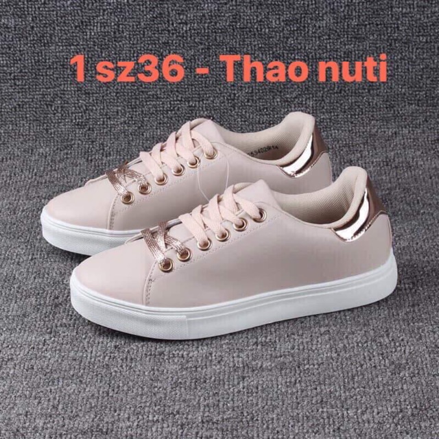 Giầy xuất - vương lý