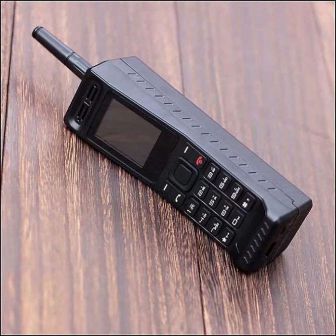 RẺ NHƯ CHO Điện Thoại 4 Sim Pin Khủng Retro Telephone W2 Sạc cho Smartphone giả giọng nói RẺ NHƯ CHO