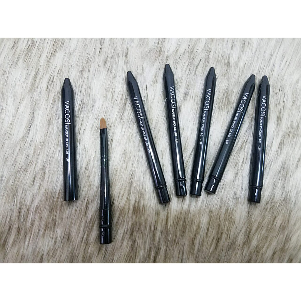 Cọ Môi Vỏ Đen Vacosi Lip Brush L01