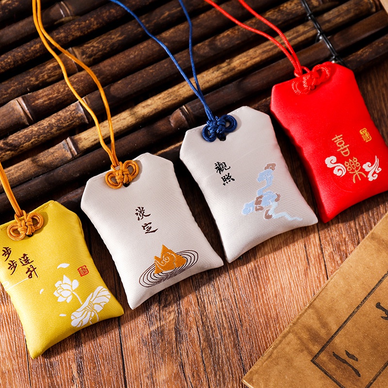 Túi May Mắn Thêu Họa Tiết Xinh Xắn Có 4 Kiểu Dáng Lựa Chọn