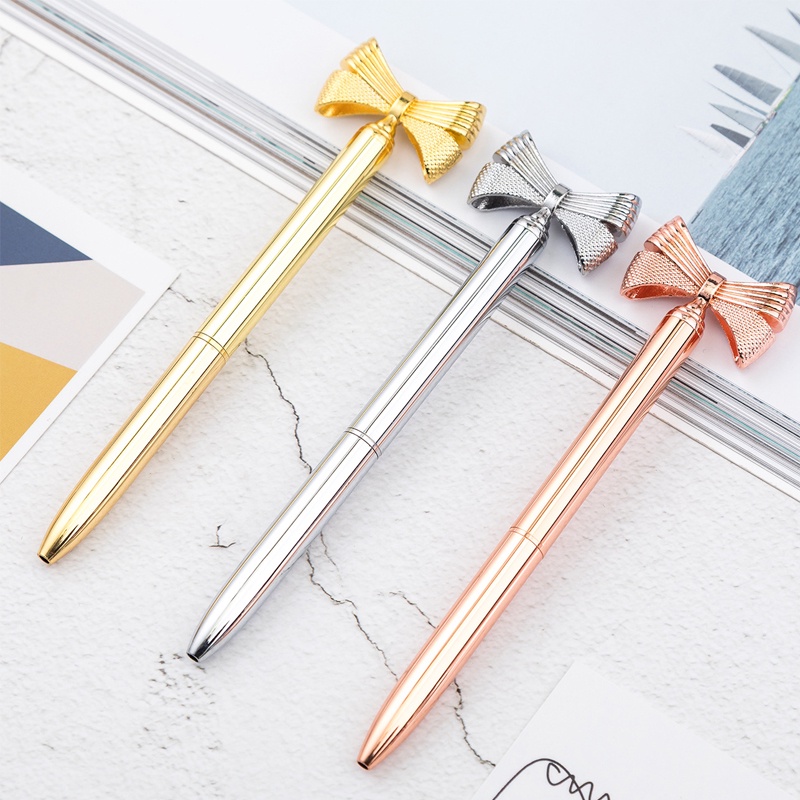 Bút bi mực đen ngòi 0.5mm bằng kim loại gắn quả cầu lông xù xinh xắn