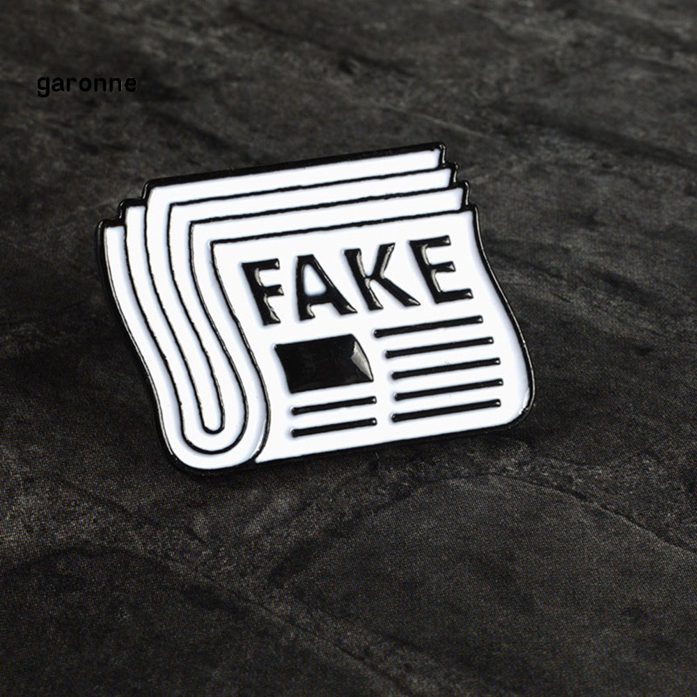 Ghim cài áo tráng men hình tờ báo in chữ Fake