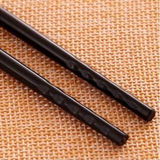 Vỉ 10 đôi đũa xoắn đen melamin hàng Việt Nam chất lượng