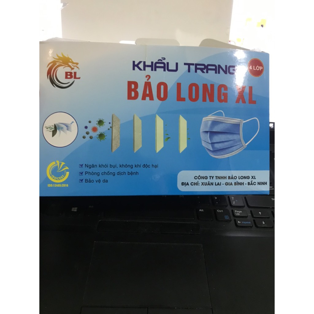 Hộp khẩu trang y tế 4 lớp màu trắng nhãn hiệu Bảo Long XL, có lớp kháng khuẩn Hải Triều Sports