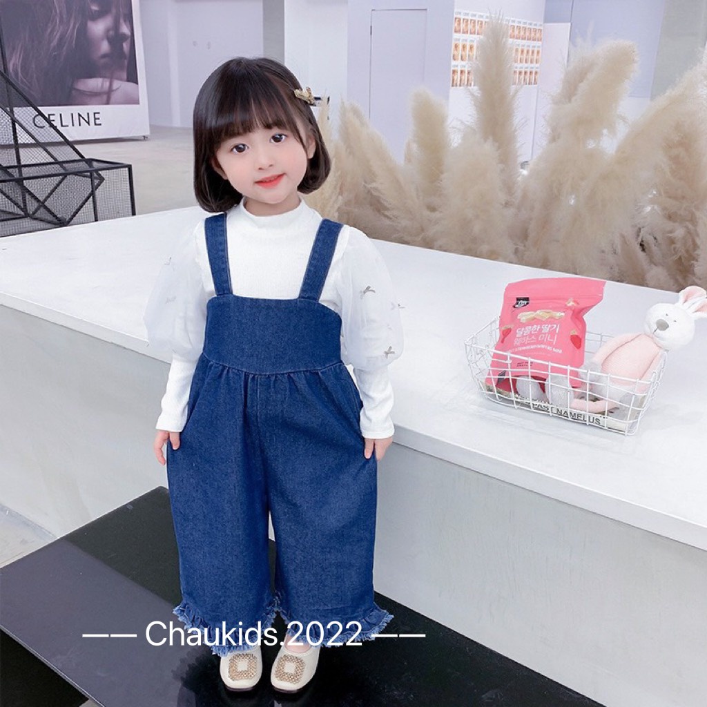 Quần yếm kèm áo cho bé gái, set quần yếm jean ống đứng gấu tua rua kèm áo trắng cotton tay bồng cho bé