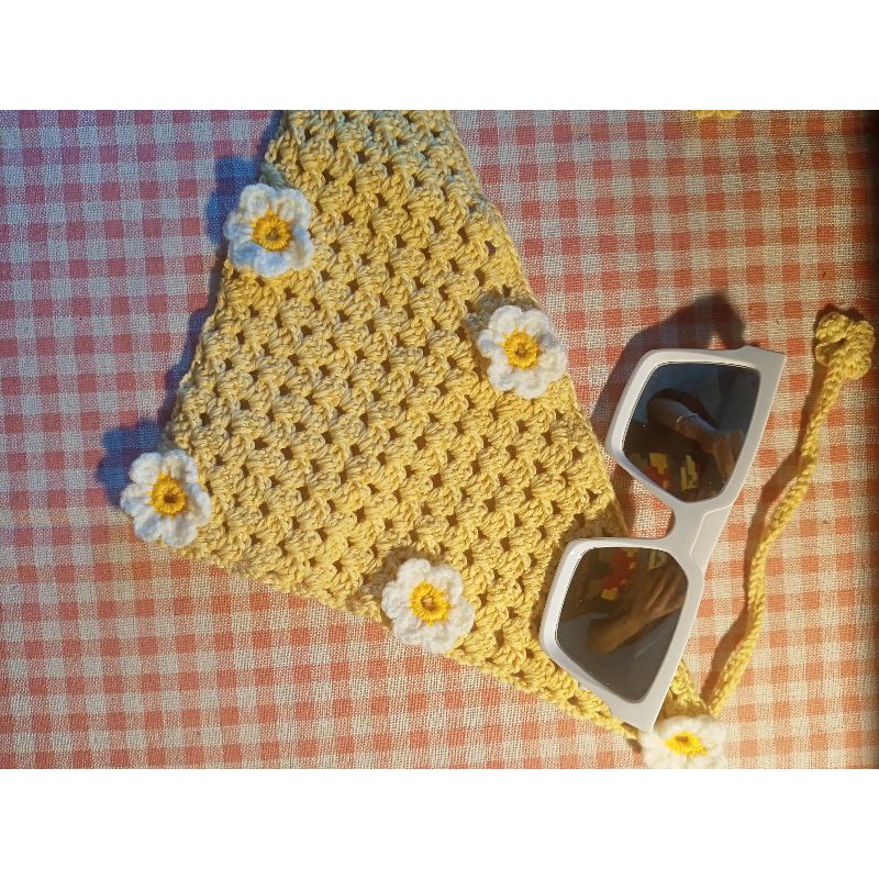 Khăn bandana đính hoa