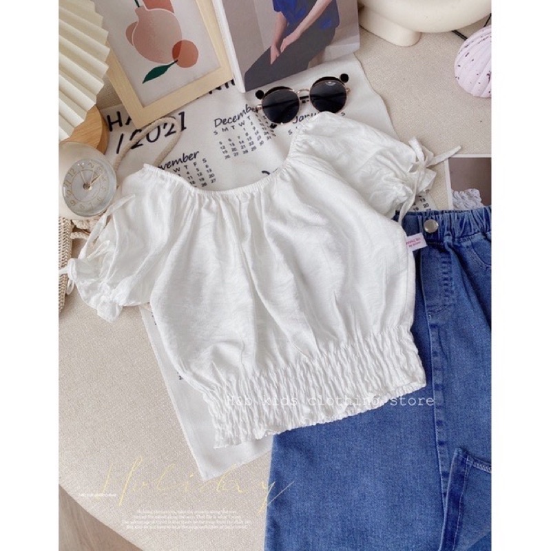 Set áo bo trắng chân váy jean xẻ bé gái