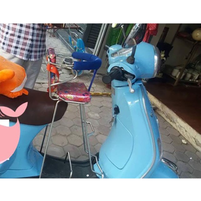 Ghế ngồi xe máy cho bé Vespa có vòng bảo vệ