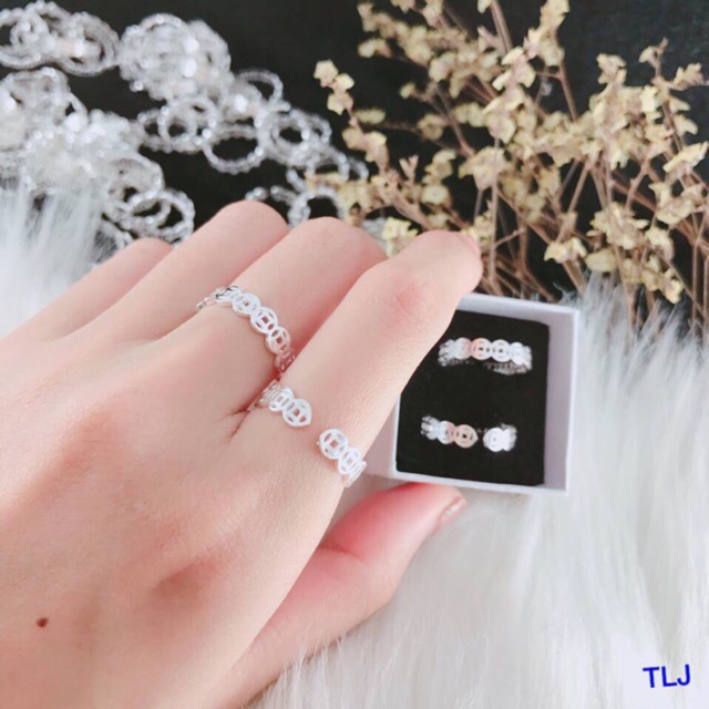 Nhẫn kim tiền bạc
