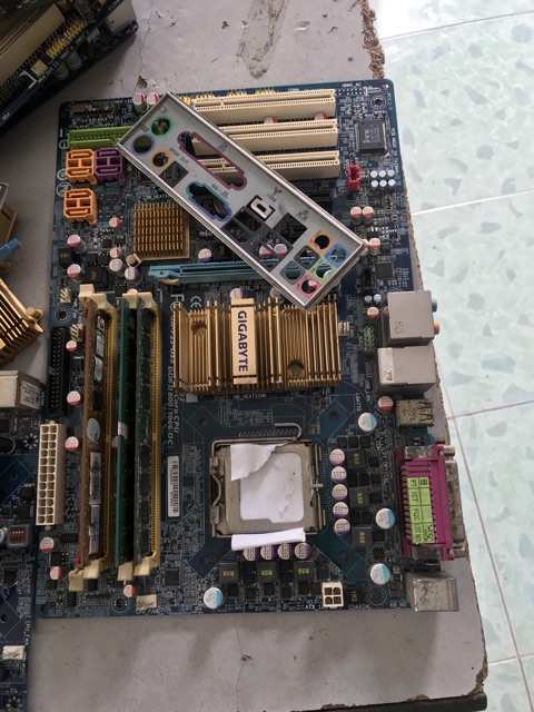 Main gigabyte Ep35 dòng 4 khe ram chạy max 8G