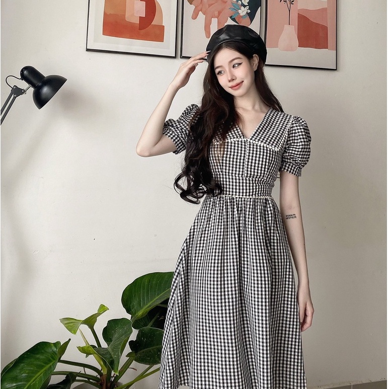 Đầm caro công sở đen trắng xinh dáng xòe cổ v thiết kế thanh lịch tay ngắn thời trang đi làm đi chơi – Lux W Fashion