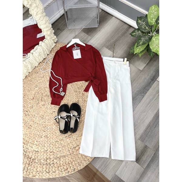 Áo croptopÁo croptop tay dài màu đỏ kèm quần dài trắng