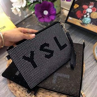 Cầm tay đính đá