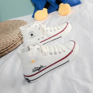 Giày cao cổ nữ thêu hoa cúc mới
