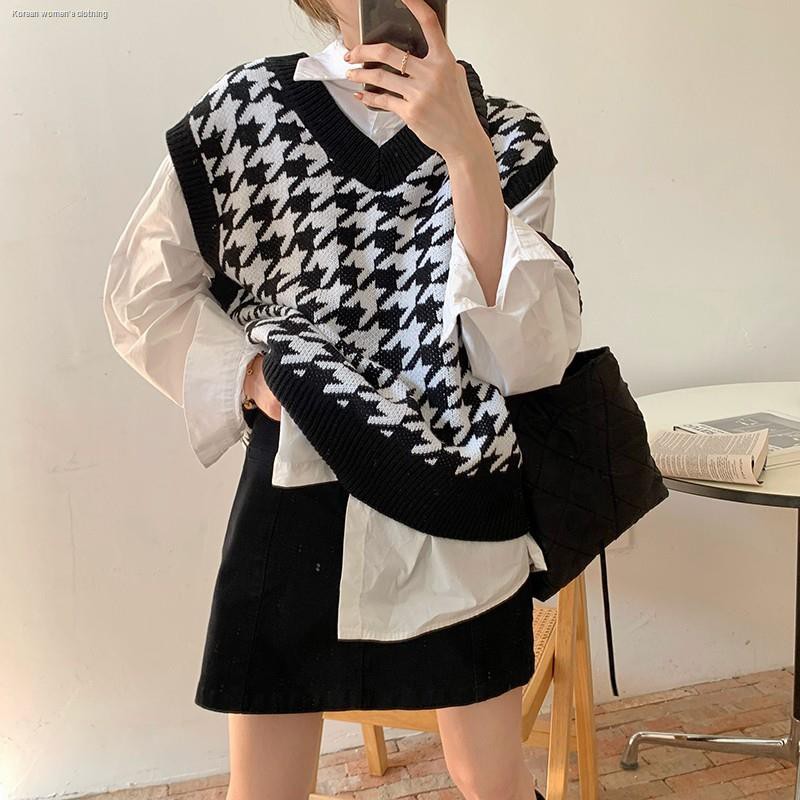 Áo khoác len không tay cổ V phong cách thời trang Hàn Quốc